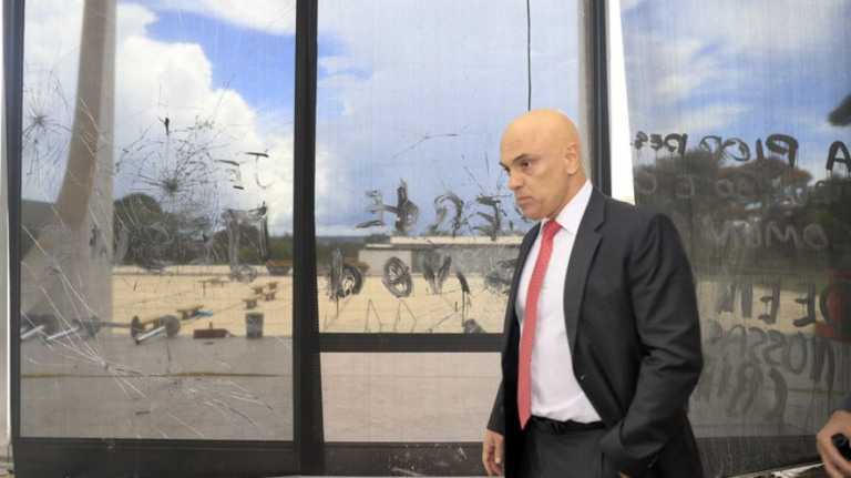 Atos golpistas: Moraes concede liberdade provisória a 52 pessoas