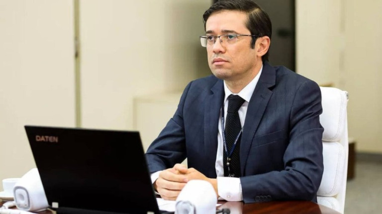 Bolsonaro nomeia diretor-geral da PF para cargo em Madri
