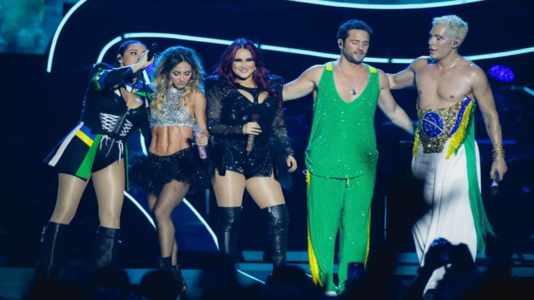 Integrante do RBD agita público ao cantar trecho de musica de Joelma: ‘Voar pro Pará’