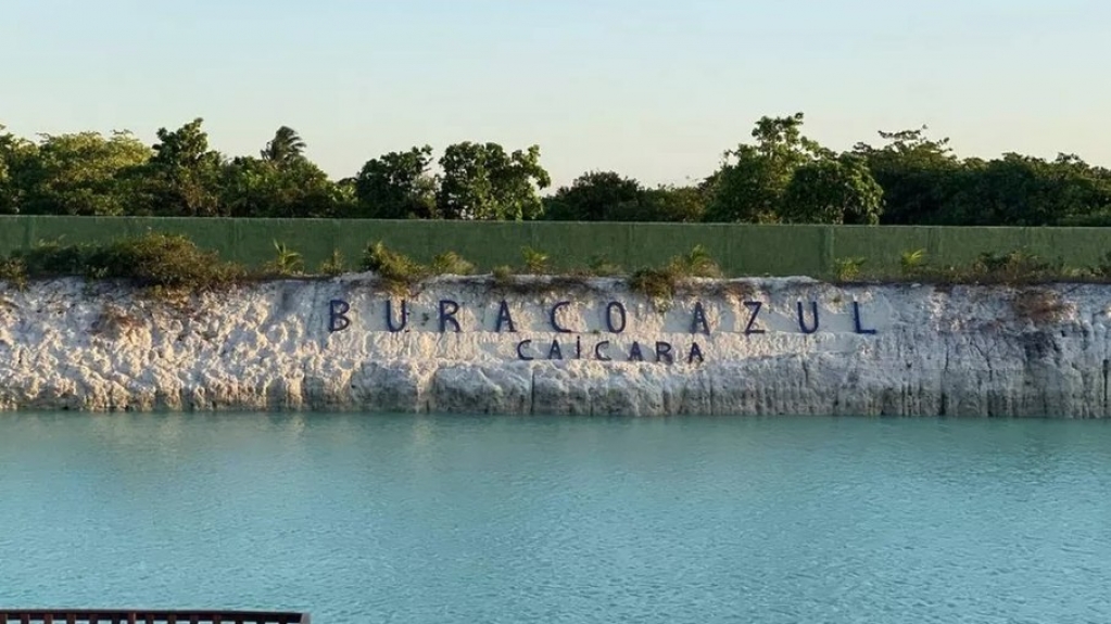 Buraco Azul, saiba como local virou atração turística no Ceará