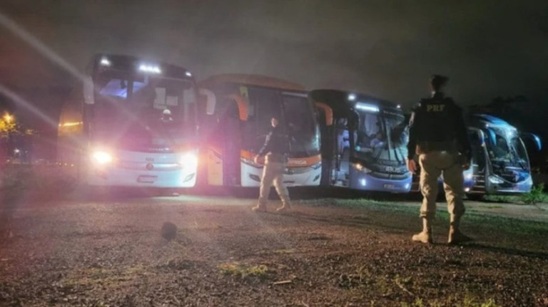 PRF apreende 55 ônibus envolvidos em invasão dos Três Poderes no DF