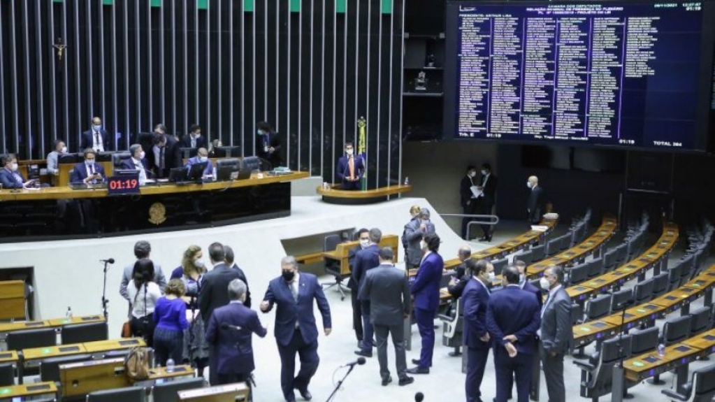 Câmara aprova MP que cria Auxílio Brasil; texto irá ao Senado