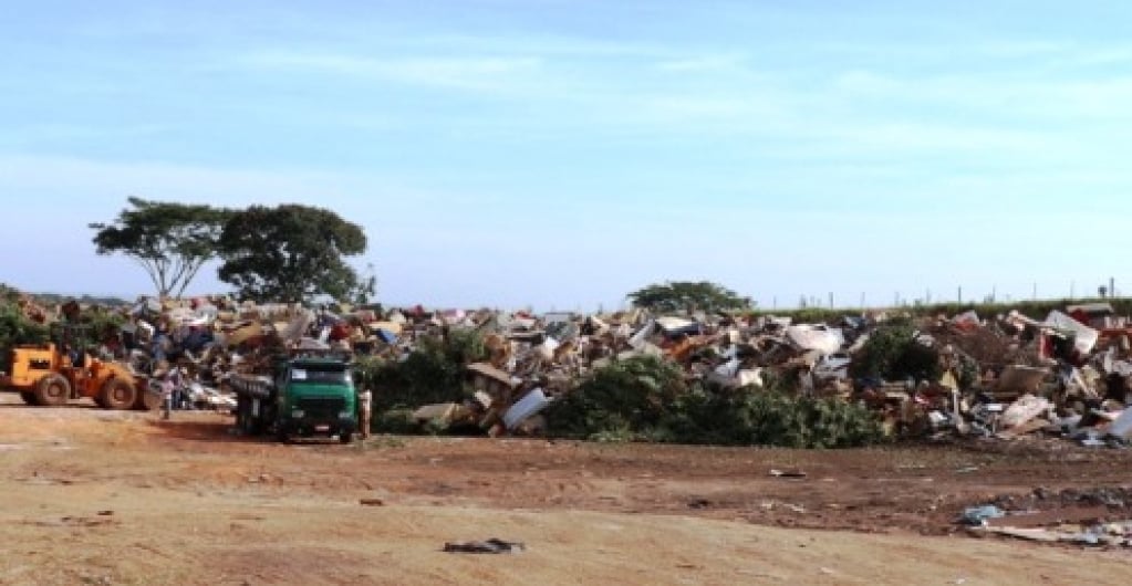 Mutirão de limpeza coletou 620 toneladas de material em bairros de Marília