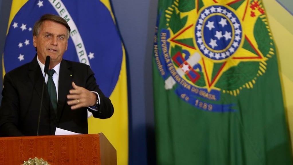 Bolsonaro se reúne hoje com embaixadores para atacar urnas eletrônicas Bolsonaro se reúne hoje com embaixadores para atacar urnas eletrônicas