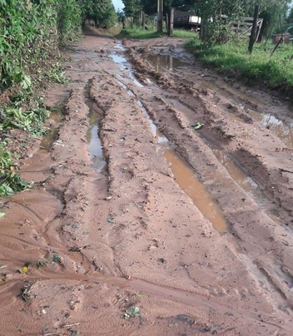 VC no Giro - Bairro ‘urbanizado’ não tem acesso; chuva destrói ruas