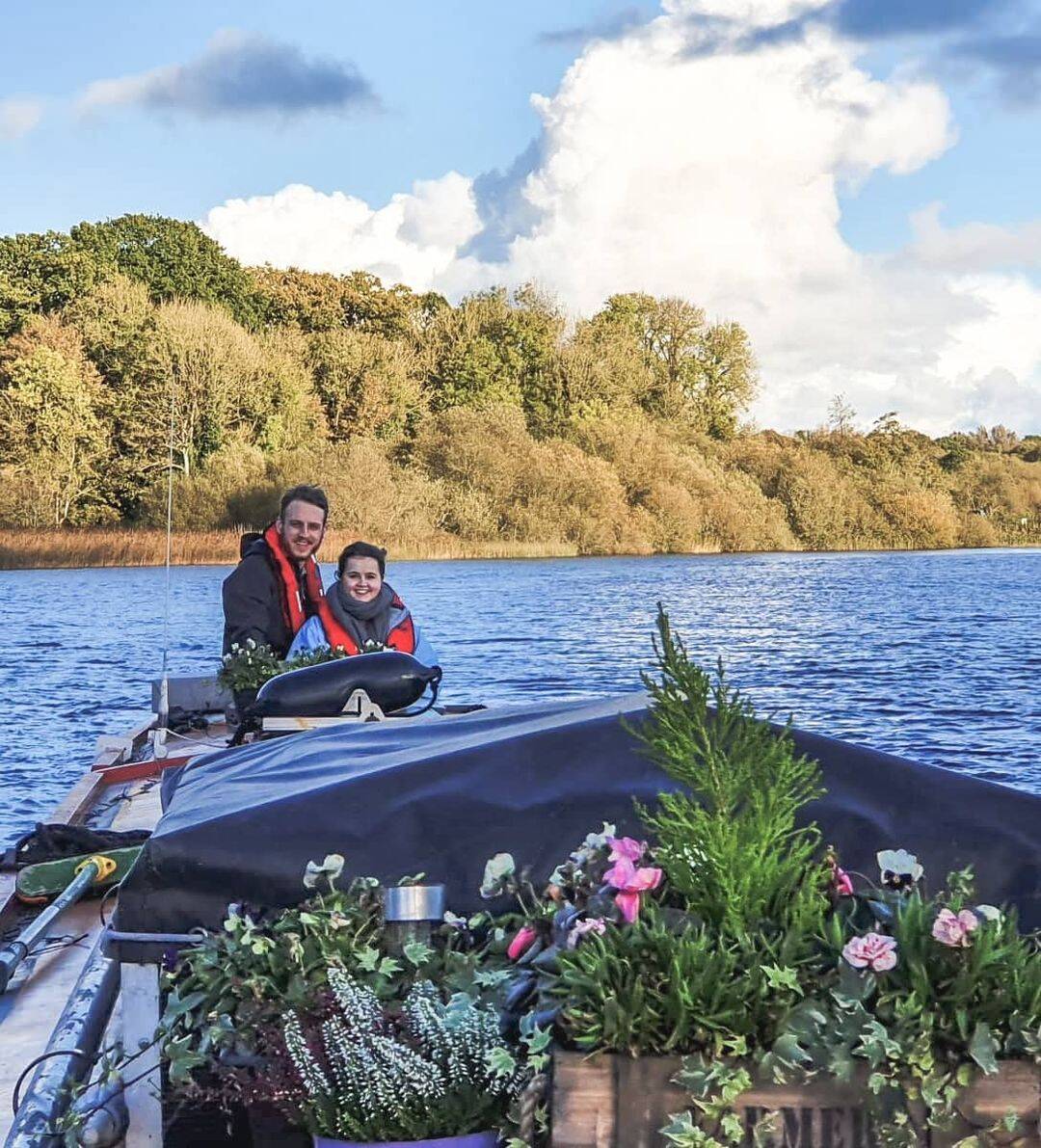 Casal se muda para barco e economiza no aluguel . Foto: Reprodução / Instagram