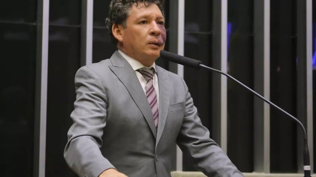 Lula recua e opta pela tramitação da PEC da Transição, diz líder do PT