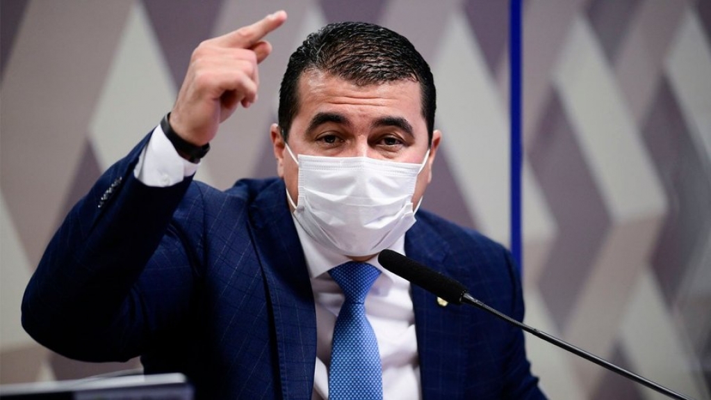 Miranda diz à PF que não gravou conversa com Bolsonaro e disponibiliza celular