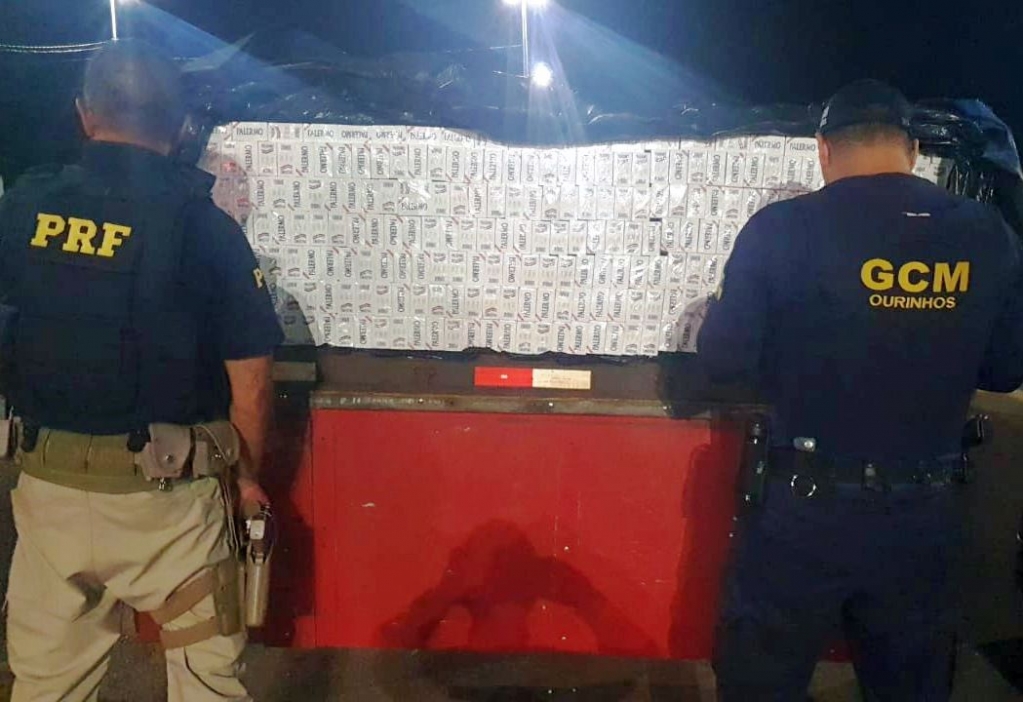 PRF apreende 34 mil maços de cigarro em Ourinhos: carga de R$ 170 mil
