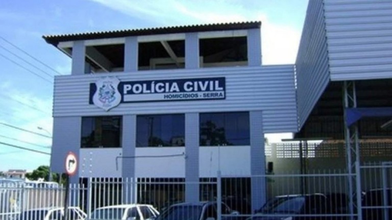 Criança de 7 anos é encontrada morta debaixo da cama; mãe confessa