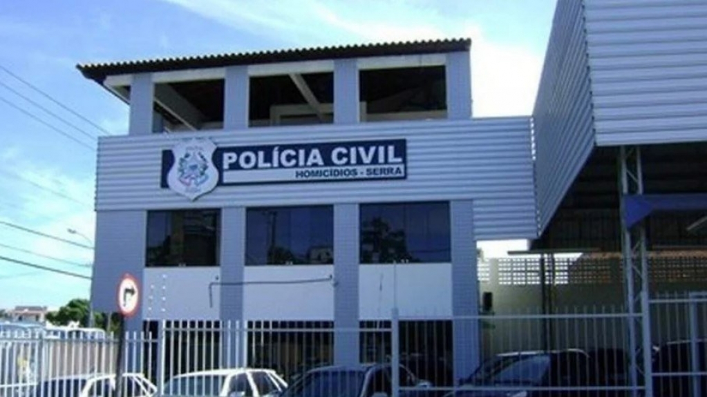 Criança de 7 anos é encontrada morta debaixo da cama; mãe confessa