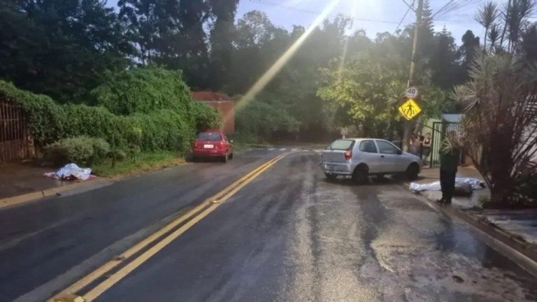 Reprodução/Carlos Gomide Mãe e filha morrem afogadas após tentarem retirar carro de enxurrada em Limeira, no interior de SP