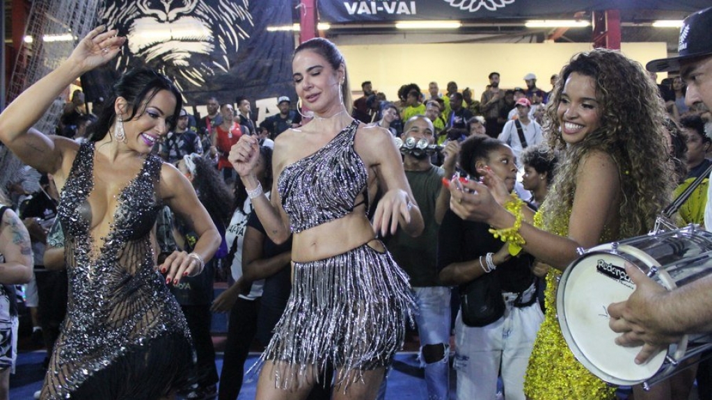 Carla Prata e Luciana Gimenez roubam a cena na Vai-Vai; confira aqui! Carla Prata e Luciana Gimenez roubam a cena na Vai-Vai; confira aqui!