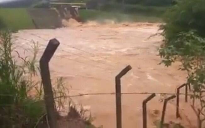 Barragem de Alegre, no Espírito Santo, corre risco de rompimento