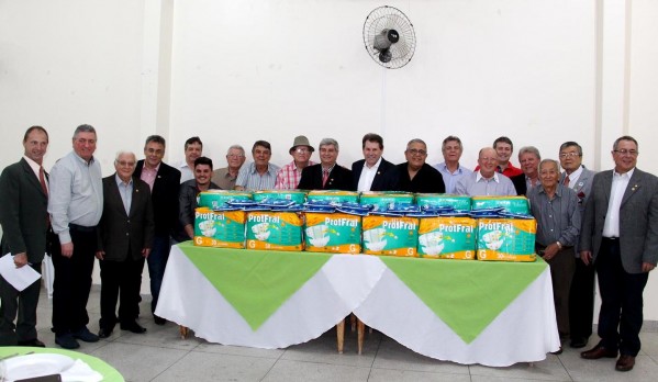 Dia dos Pais - Rotary Marília-Leste transforma presentes em fraldas para idosos