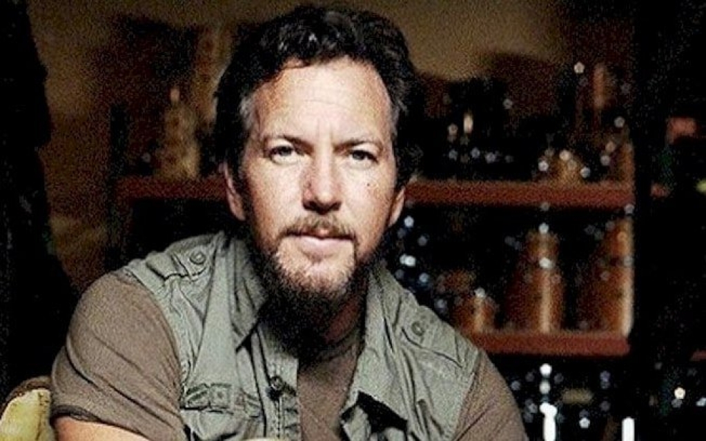 Novo álbum de Eddie Vedder terá Ringo Starr, Elton John e Stevie Wonder Novo álbum de Eddie Vedder terá Ringo Starr, Elton John e Stevie Wonder