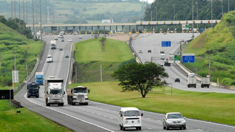 Rodrigo Garcia conclui leilão de rodovias; pedágio ficará mais barato