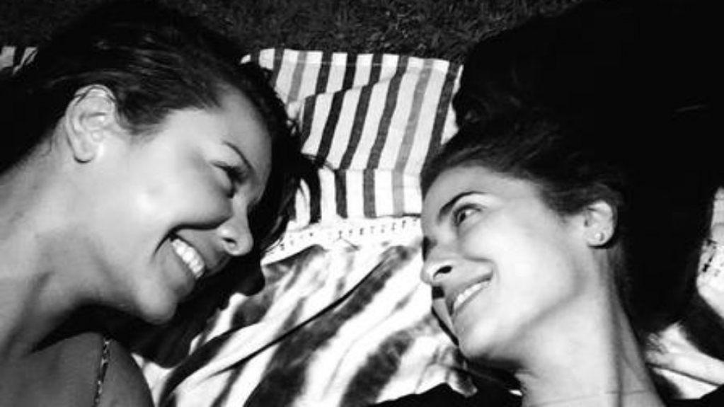 Fernanda Souza e namorada são amigas de infância Fernanda Souza e namorada são amigas de infância