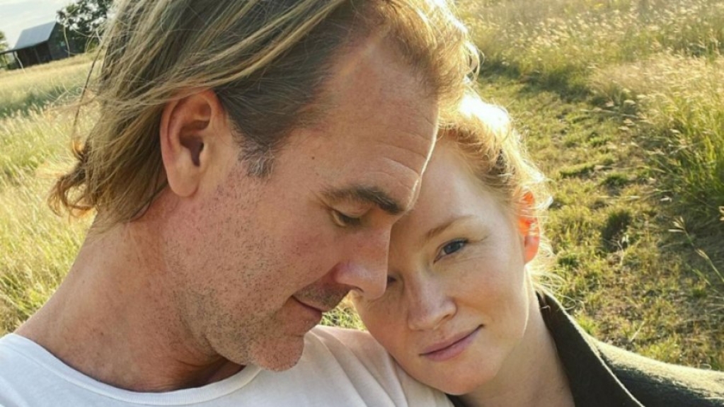 Ator de 'Dawson's Creek' revela nascimento de sexto filho
