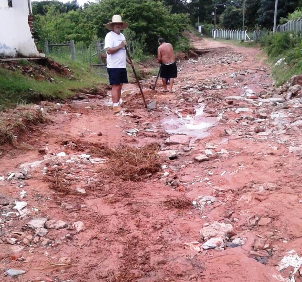 Bairro de Marília castigado por enxurradas tem erosões e ruas intransitáveis