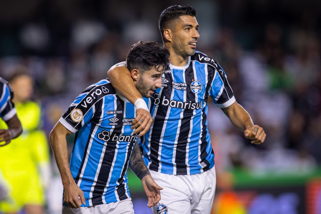 Grêmio bate Coxa no Couto Pereira e encarreira terceira vitória seguida na competição