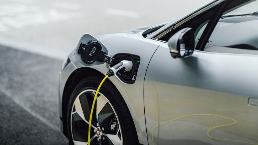 Como funciona o seguro para automóveis híbridos e elétricos?