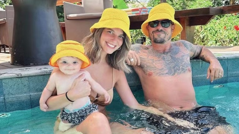 Filha de Paulinho Vilhena explode fofurômetro em vídeo do pai: ‘Férias’