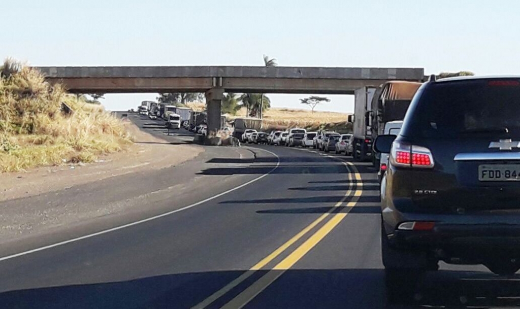 Recuperação de rodovia abandonada deixa viagem lenta e exige atenção na SP-333