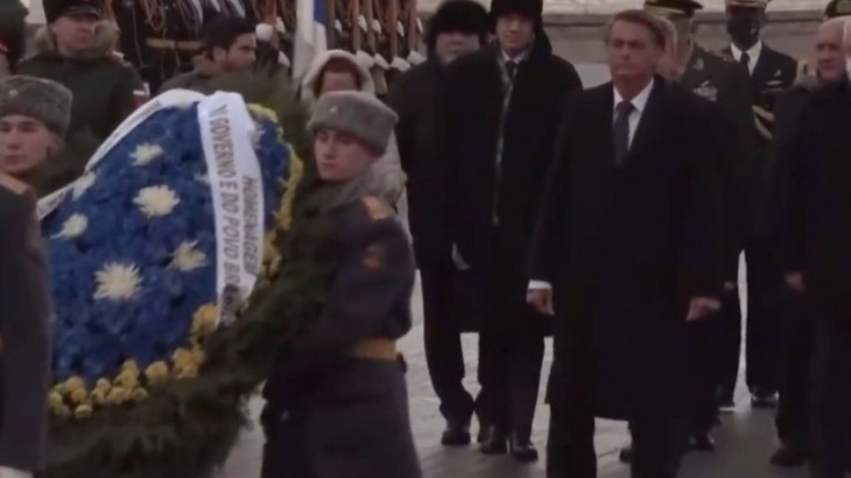 Bolsonaro justifica visita a monumento soviético: "Soldado é soldado"