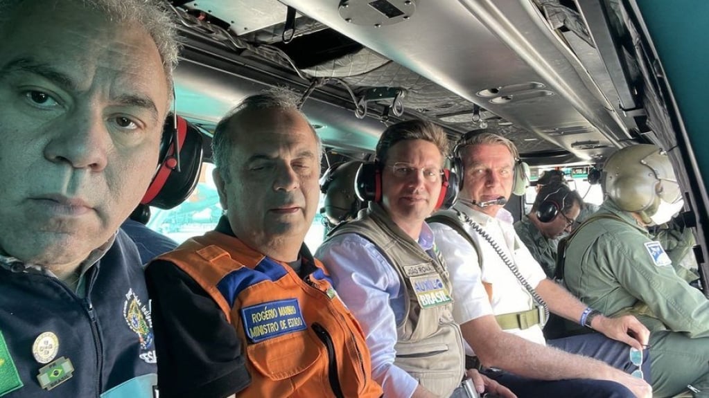 Bolsonaro compara catástrofe na Bahia a isolamento social da pandemia Bolsonaro compara catástrofe na Bahia a isolamento social da pandemia