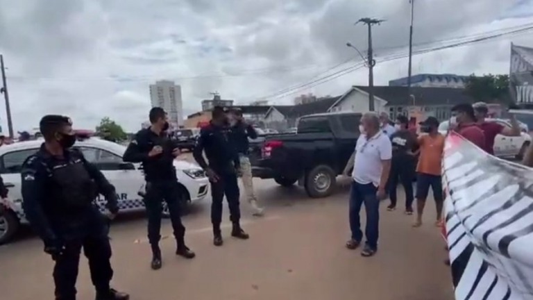 VÍDEO: PRF ameaça militantes com cartazes anti-Bolsonaro em Rondônia