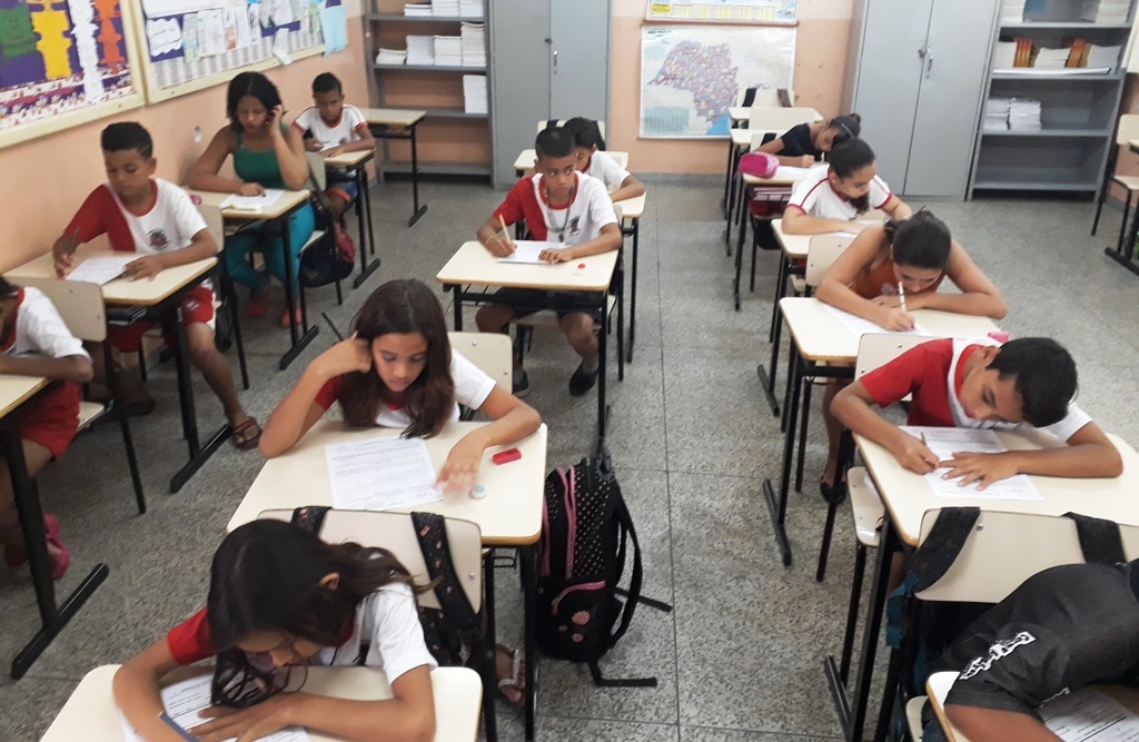 Estudantes da escola Antonio Moral durante prova da Olimpíada de Astronomia nesta sexta