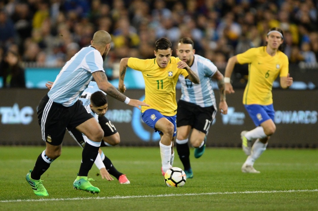 Brasil pressiona mas perde a primeira sob comando de Tite