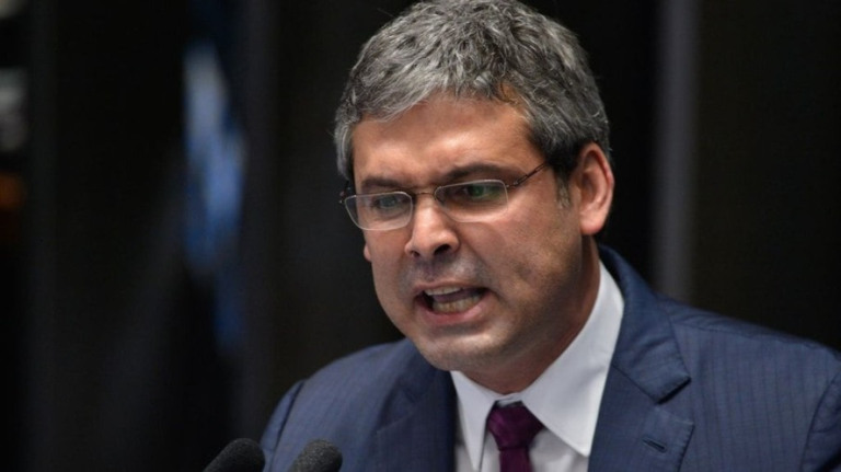 PT questiona se Abin espionou localização de celulares de políticos