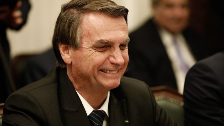 Bolsonaro ignora ataques da Rússia e fala de futebol, Argentina e MST