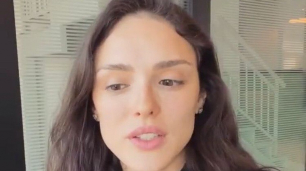 Após polêmica sobre construção de igreja, Isabelle Drummond recita poema