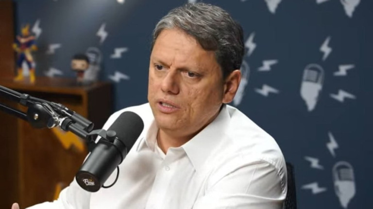 Tarcísio assume e não vai para Brasília para posse de Lula