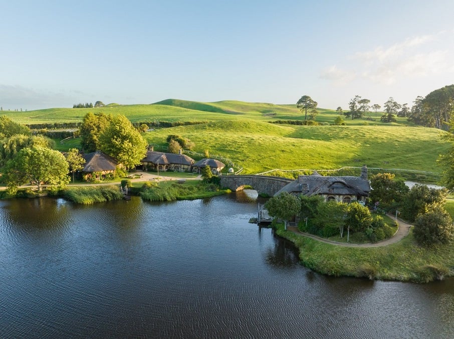 A Hobbiton Movie Set, local onde a trilogia "O Senhor dos Anéis" foi filmada, em Matamata, na Ilha Norte da Nova Zelândia.. Foto: Reprodução/Instagram 26.01.2023