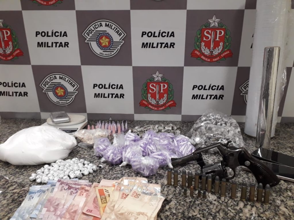 PM prende suspeito em flagrante com drogas e posse ilegal de arma em Garça