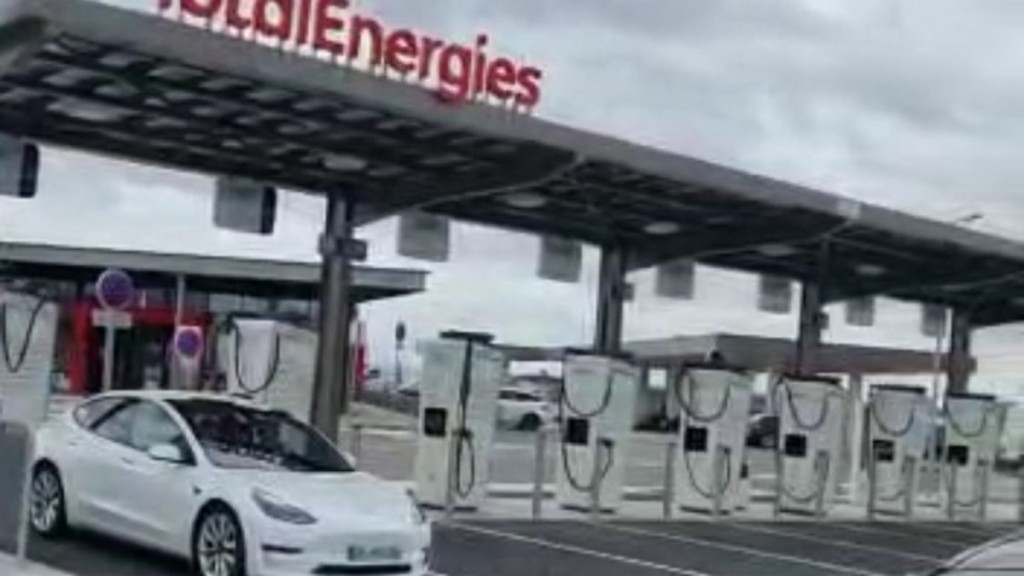 Reprodução Hub de carregamento de carro elétrico na Europa