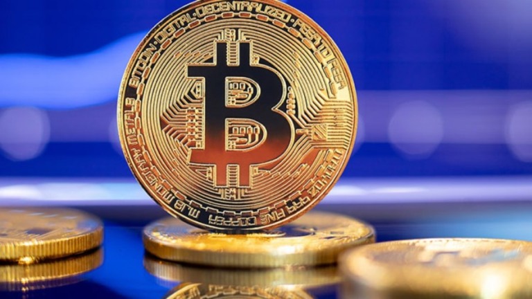 Bitcoin cai a metade do preço em pouco mais de 6 meses