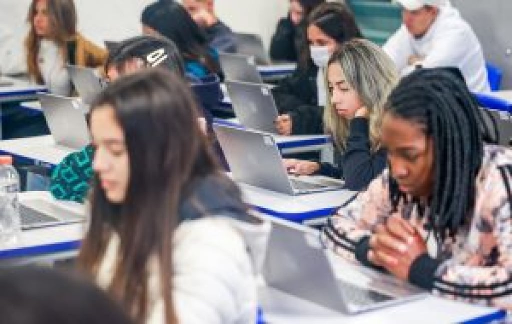 Escolas estaduais prorrogam prazo para matrículas com vagas para 2024