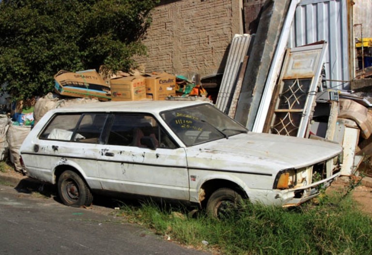 Proprietários de carros abandonados recebem notificações da Emdurb