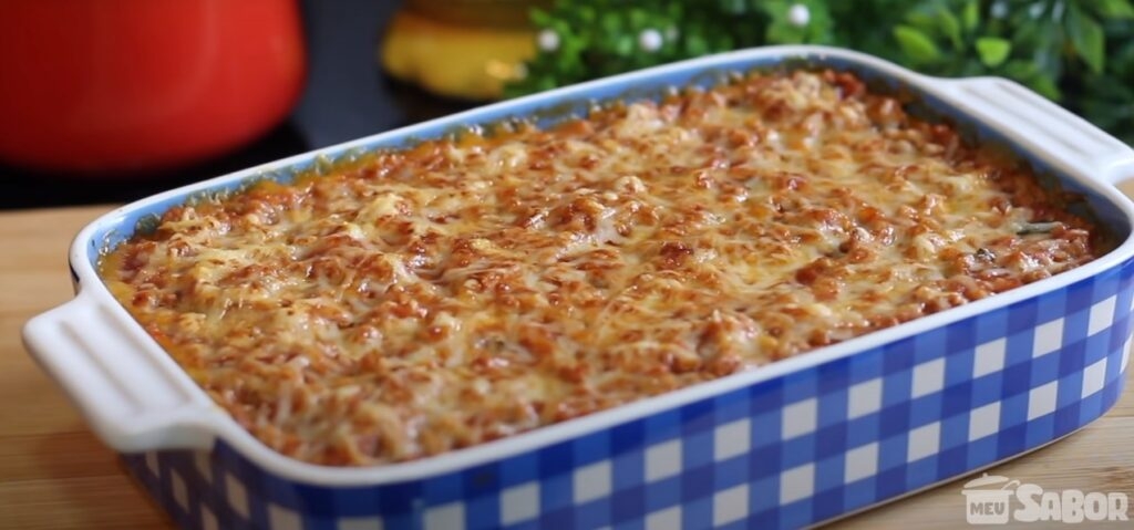 Purê de batatas recheado com carne moída! Essa é uma maravilha de prato para servir no jantar!