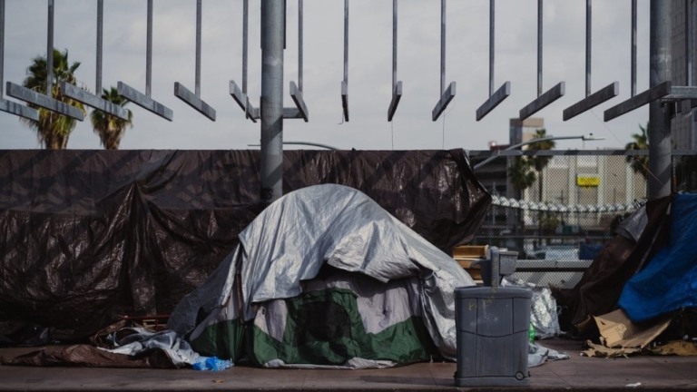 Levi Meir Clancy / Unsplash – 17.10.2021 População em situação de rua cresceu quase 10 vezes na última década