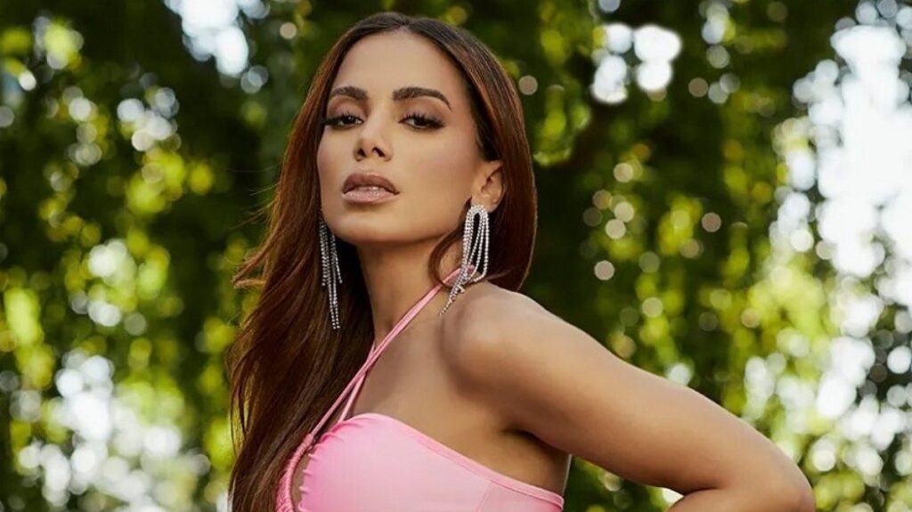 Perrengue de turista: Anitta perde mala e reclama que 'ninguém acha'