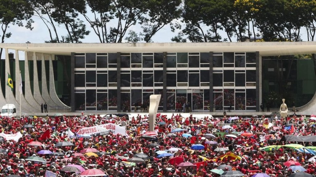 Posse de Lula: Praça dos Três Poderes atinge lotação máxima Posse de Lula: Praça dos Três Poderes atinge lotação máxima