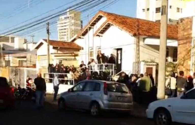 Vagas para cuidador têm fila e dúvidas; contrato da prefeitura aguarda recursos