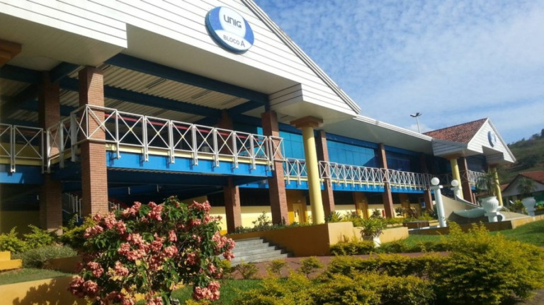 Grito de 'guerra' elitista de alunos de medicina revoltam internautas