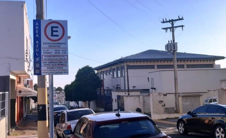 Zona Azul faz treinamento de equipe e ainda recebe currículos em Marília